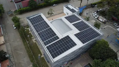 ENRUTA pone en marcha su nuevo sistema solar con 188 paneles en la sede La Flora